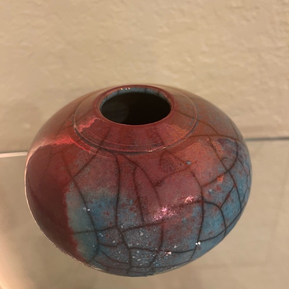 Beautiful 1980s red and Blue Spider Web Vase signed at - Picture 3 of 10